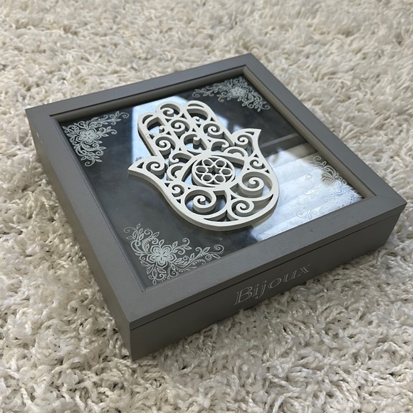 Jewlery box - Picture 1 of 6